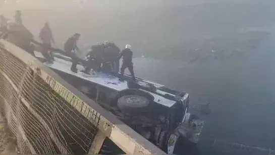 Punjab: बस ट्रक की टक्कर के बाद रेलिंग तोड़ते हुए नाले में गिरी, 5 की मौत कई घायल Punjab: बस ट्रक की टक्कर के बाद रेलिंग तोड़ते हुए नाले में गिरी, 5 की मौत कई घायल
