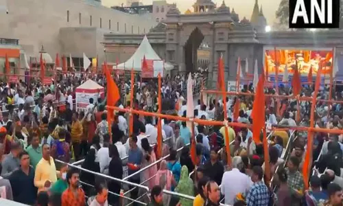 MahaKumbh के बाद काशी विश्वनाथ मंदिर में श्रद्धालुओं की भारी भीड़ उमड़ी