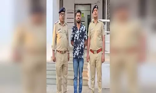 फिल्म ‘छावा’ में मुगल अत्याचार देख भड़का दर्शक, मल्टीप्लेक्स की फाड़ी स्क्रीन