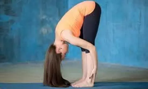 Yoga Tips: कम पानी पीने से हो सकती हैं कई स्वास्थ्य समस्याएं, उपचार में मदद करेंगे ये योगासन
