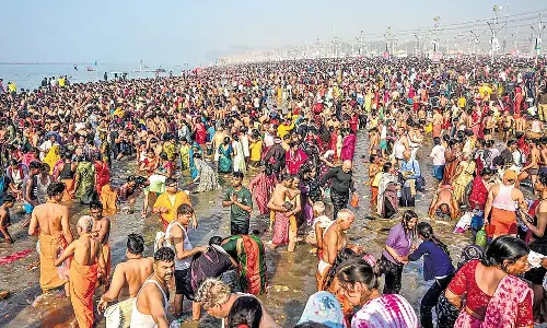 Jharkhand : कुंभ मेले में गए दोस्त के लिए परीक्षा देते समय युवक गिरफ्तार