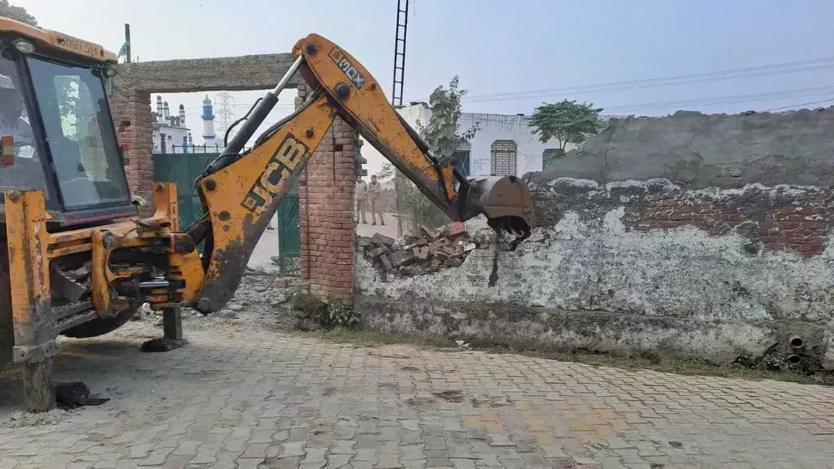 NCR Ghaziabad: सारा गांव में अवैध मदरसे पर प्रशासन का बुलडोजर चला NCR Ghaziabad: सारा गांव में अवैध मदरसे पर प्रशासन का बुलडोजर चला