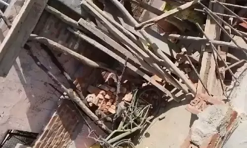 Ghaziabad: प्रशासन ने अवैध मदरसे को किया ध्वस्त