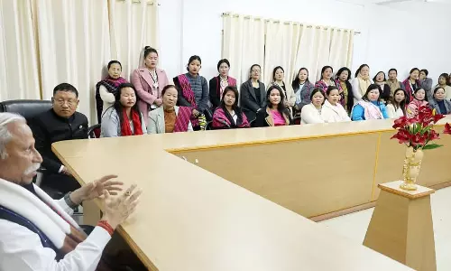 Governor KT: सामाजिक-आर्थिक परिदृश्य बदलने के लिए स्वयं सहायता समूहों की सराहना की Governor KT: सामाजिक-आर्थिक परिदृश्य बदलने के लिए स्वयं सहायता समूहों की सराहना की