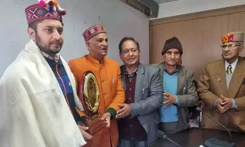Himachal: निस्वार्थ सेवा के लिए पेंशनर्स सम्मानित