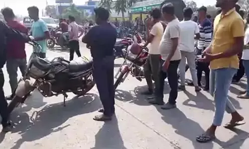 पिस गई लाश, ट्रेलर ने कई मीटर तक घसीटा