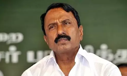 सेनगोट्टैयान को AIADMK जिला प्रभारी सूची से बाहर रखा गया सेनगोट्टैयान को AIADMK जिला प्रभारी सूची से बाहर रखा गया