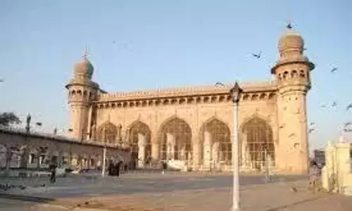 Telangana: रमज़ान के लिए मक्का मस्जिद को सजाया जा रहा