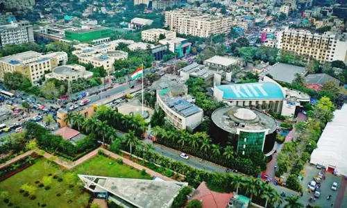 KIIT controversy: विश्वविद्यालय द्वारा माफी पत्र जारी करने पर 2 कर्मचारियों को सेवा से हटाया गया KIIT controversy: विश्वविद्यालय द्वारा माफी पत्र जारी करने पर 2 कर्मचारियों को सेवा से हटाया गया