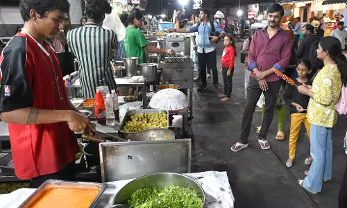 वीवी पुरम फूड स्ट्रीट बैंगलोर: वी.वी. पुरम थिंडी स्ट्रीट के लिए एक नया प्रारूप वीवी पुरम फूड स्ट्रीट बैंगलोर: वी.वी. पुरम थिंडी स्ट्रीट के लिए एक नया प्रारूप
