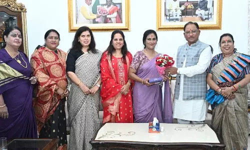 मेयर मीनल चौबे और पूजा विधानी ने सीएम साय से की मुलाक़ात