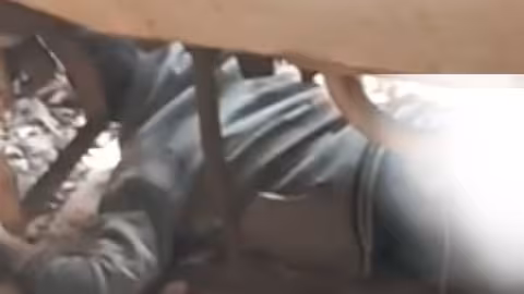 Ghaziabad: गोमती एक्सप्रेस की चपेट में आने से एक युवक के दोनों पैर कटे Ghaziabad: गोमती एक्सप्रेस की चपेट में आने से एक युवक के दोनों पैर कटे