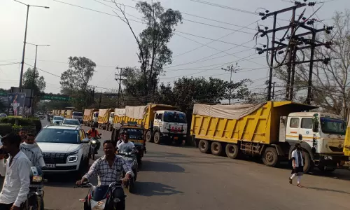 अवैध परिवहन पर बड़ी कार्रवाई, एनटीपीसी की कई ट्रकें जब्त
