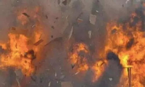 Ghaziabad: अबूपुर में अवैध पटाखा फैक्टरी में लगी भीषण आग Ghaziabad: अबूपुर में अवैध पटाखा फैक्टरी में लगी भीषण आग