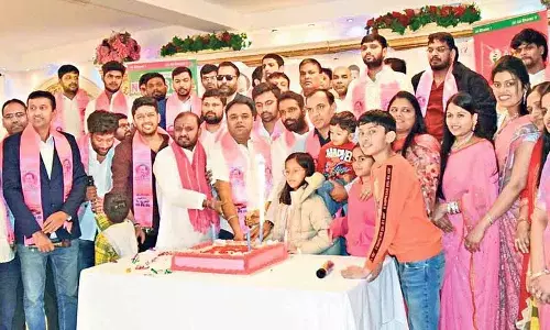 BRS UK इकाई ने केसीआर के 71वें जन्मदिन का जश्न मनाने के लिए अंतरधार्मिक प्रार्थना सत्र आयोजित किया BRS UK इकाई ने केसीआर के 71वें जन्मदिन का जश्न मनाने के लिए अंतरधार्मिक प्रार्थना सत्र आयोजित किया