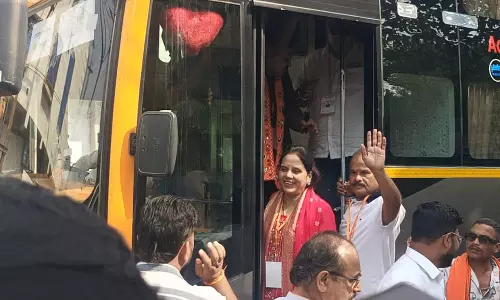 मेयर मीनल चौबे रवाना हुई प्रयागराज महाकुंभ के लिए