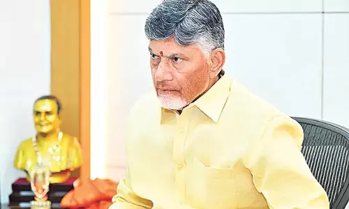 CM Chandrababu : हर बस में क्यूआर कोड होना चाहिए CM Chandrababu : हर बस में क्यूआर कोड होना चाहिए