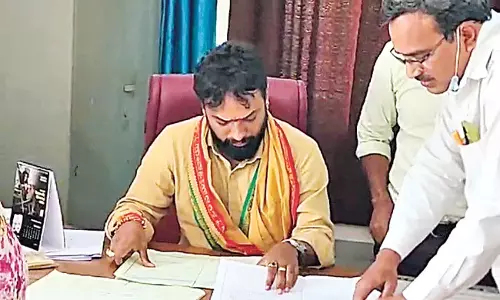 Rajamahendravaram: यदि हम हस्ताक्षर कर दें और चले जाएं तो क्या होगा? Rajamahendravaram: यदि हम हस्ताक्षर कर दें और चले जाएं तो क्या होगा?