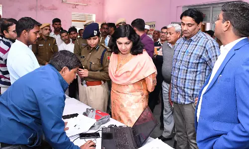 Madhopur: जिला कलेक्टर ने किया फार्मर रजिस्ट्री शिविरों का औचक निरीक्षण