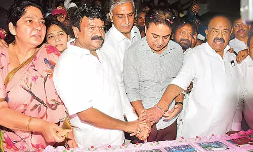 केसीआर तेलंगाना राष्ट्र के लिए एक नायक हैं : KTR