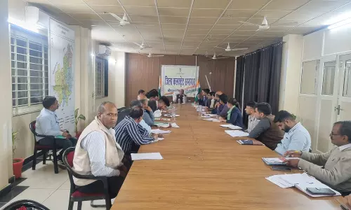 Khairthal-Tijara: जिला कलेक्टर ने ली महत्वपूर्ण बैठक Khairthal-Tijara: जिला कलेक्टर ने ली महत्वपूर्ण बैठक