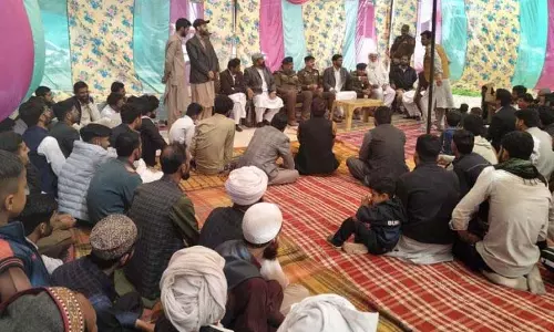 SSP सांबा ने नशे की समस्या को खत्म करने के लिए लोगों से मदद मांगी SSP सांबा ने नशे की समस्या को खत्म करने के लिए लोगों से मदद मांगी