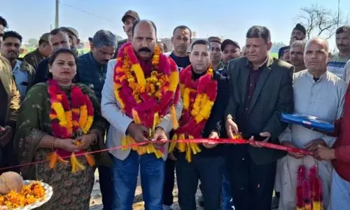 Jammu: विधायक बिश्नाह ने सड़क मरम्मत कार्य शुरू करवाया Jammu: विधायक बिश्नाह ने सड़क मरम्मत कार्य शुरू करवाया