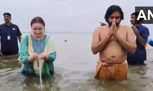 उपमुख्यमंत्री पवन कल्याण ने अपने परिवार के साथ महाकुंभ में लगाई डुबकी उपमुख्यमंत्री पवन कल्याण ने अपने परिवार के साथ महाकुंभ में लगाई डुबकी
