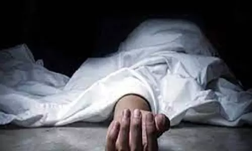 Surat में हत्या और आत्महत्या का संदिग्ध मामला , जांच जारी Surat में हत्या और आत्महत्या का संदिग्ध मामला , जांच जारी