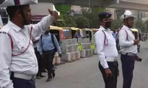 Gurugram: मॉडिफाइड साइलेंसर-प्रेशर हॉर्न के लिए 14.70 लाख रुपये के 147 चालान जारी Gurugram: मॉडिफाइड साइलेंसर-प्रेशर हॉर्न के लिए 14.70 लाख रुपये के 147 चालान जारी