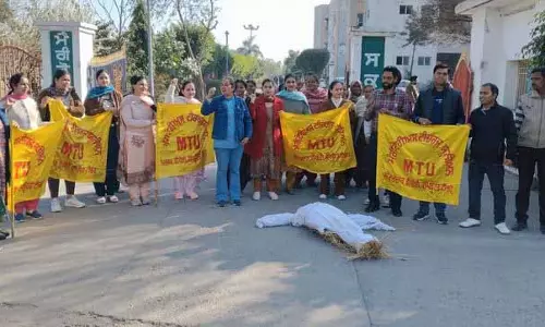 Amritsar: मेधावी शिक्षक संघ ने सेवाओं को नियमित करने की मांग की Amritsar: मेधावी शिक्षक संघ ने सेवाओं को नियमित करने की मांग की