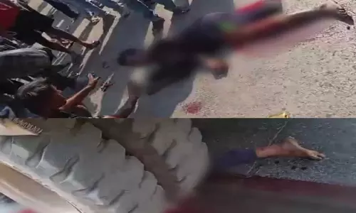 ट्रेलर की चपेट में बाइक सवार को कुचला, युवक की मौत ट्रेलर की चपेट में बाइक सवार को कुचला, युवक की मौत
