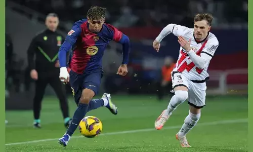 Barcelona ने रेयो वैलेकानो पर 1-0 की जीत के साथ ला लीगा में शीर्ष स्थान हासिल किया