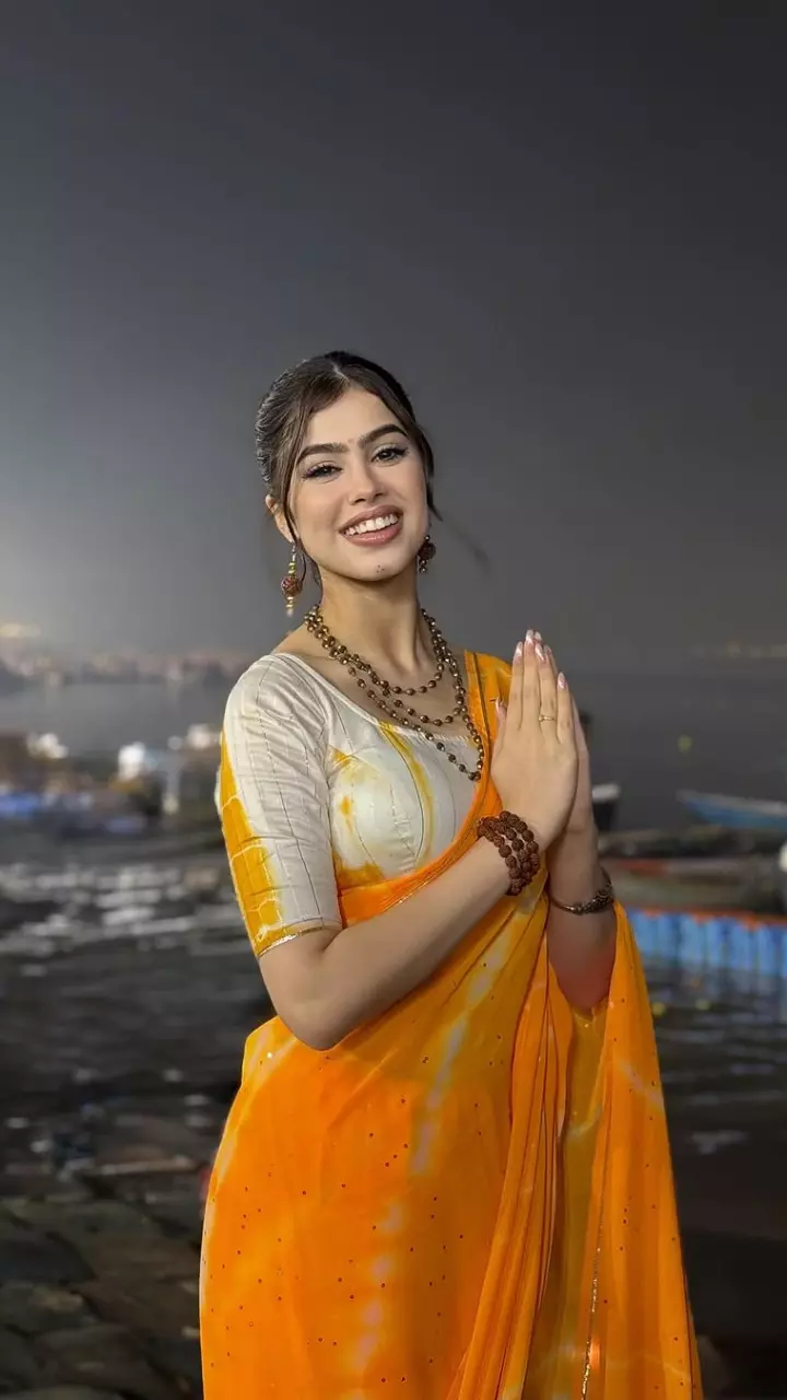 महाकुंभ मेले में पहुंचीं रीवा अरोड़ा