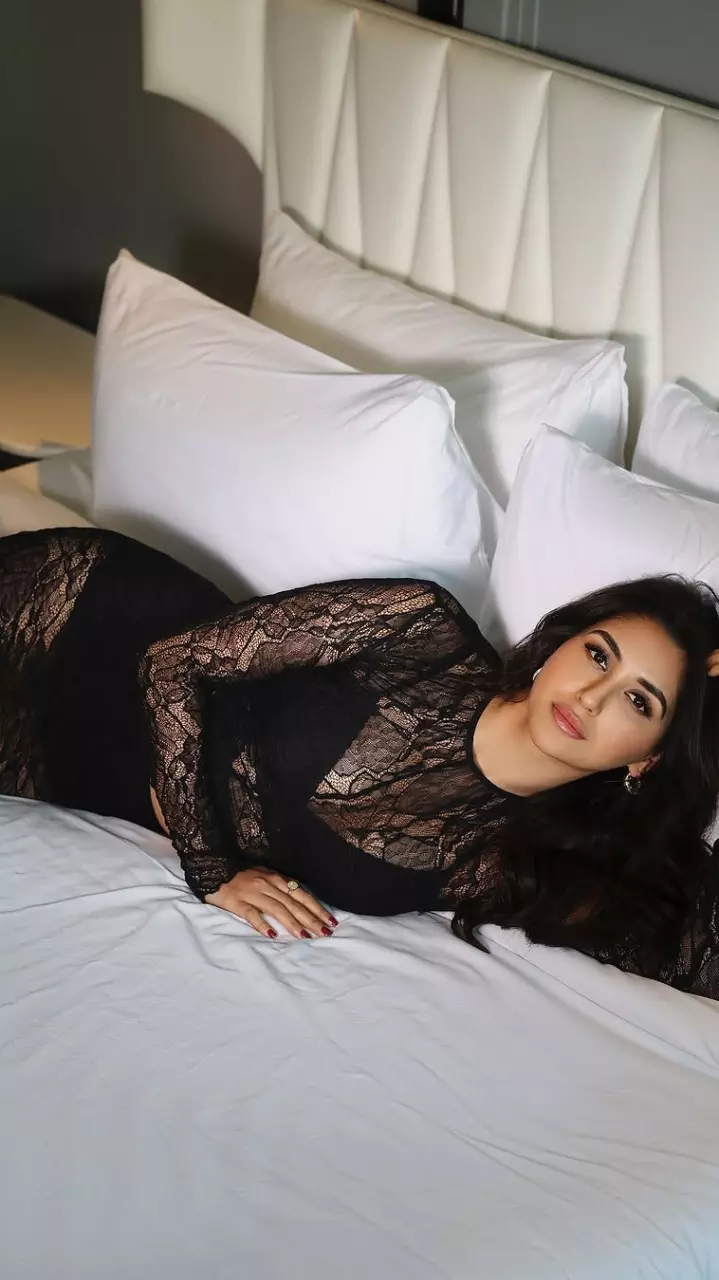 Nikita Dutta की हॉट लुक