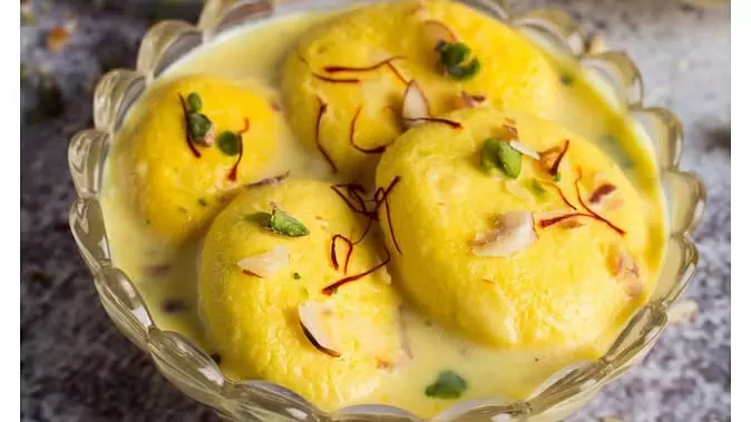 Rasmalai Recipe: मीठा खाने के हैं शौकीन तो घर पर खास विधि से बनाएं रसमलाई Rasmalai Recipe: मीठा खाने के हैं शौकीन तो घर पर खास विधि से बनाएं रसमलाई