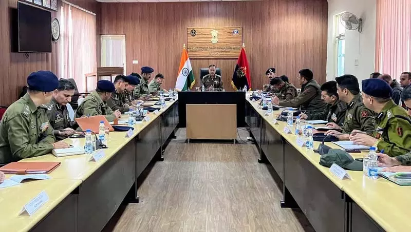 आईजीपी जम्मू ने देर रात रिंग रोड की सुरक्षा समीक्षा की आईजीपी जम्मू ने देर रात रिंग रोड की सुरक्षा समीक्षा की