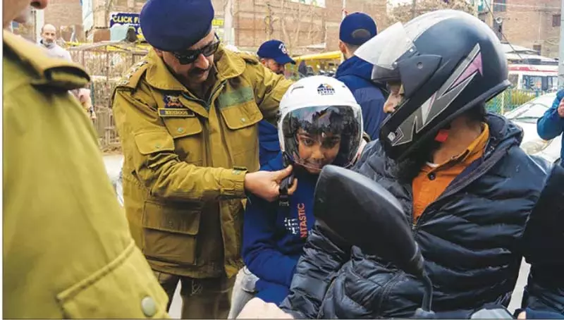 खैबर सीमेंट, यातायात विभाग ने सड़क सुरक्षा को बढ़ावा देने के लिए हेलमेट वितरण अभियान शुरू किया खैबर सीमेंट, यातायात विभाग ने सड़क सुरक्षा को बढ़ावा देने के लिए हेलमेट वितरण अभियान शुरू किया
