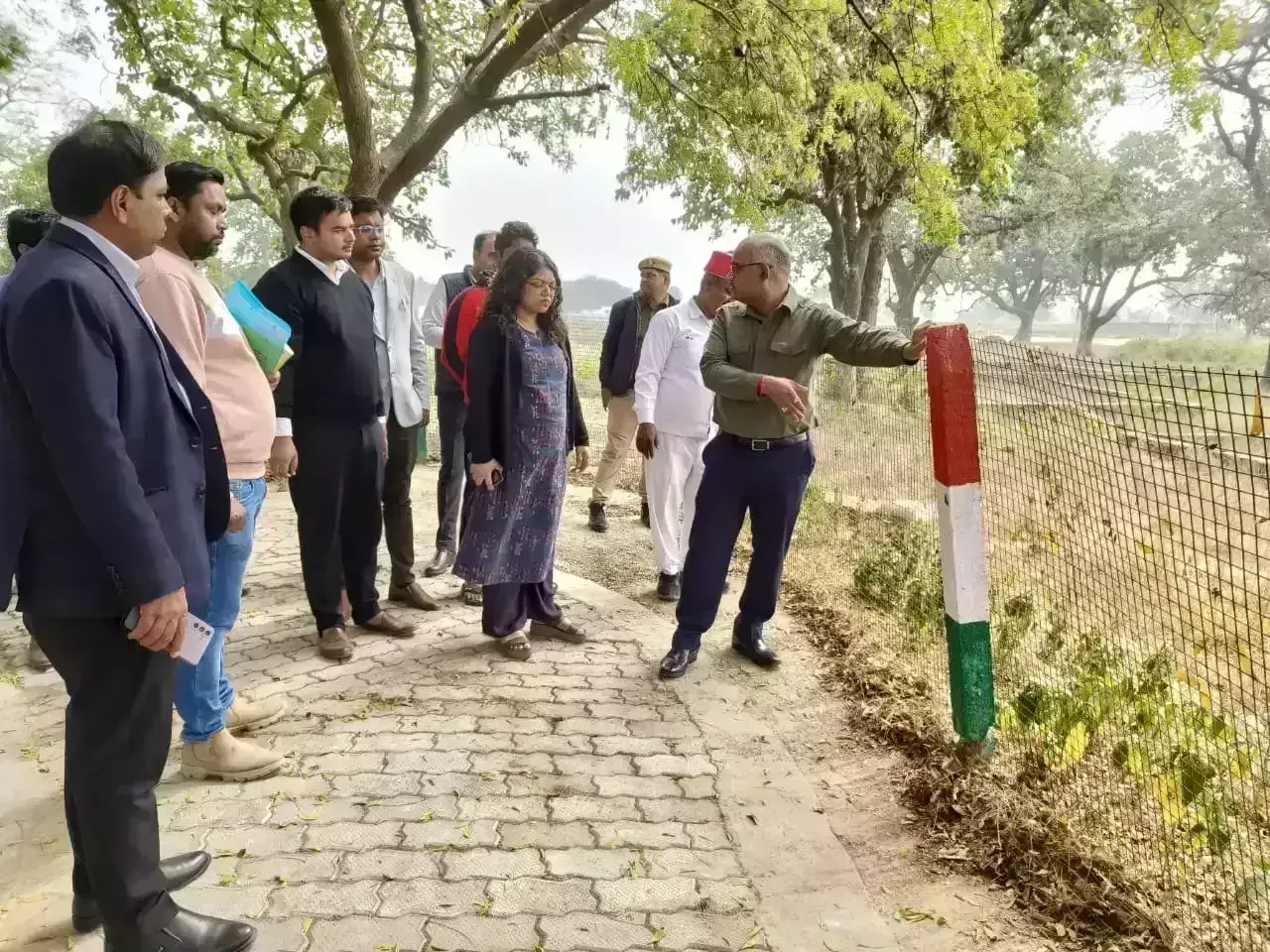 Kanpur: जिलाधिकारी जितेंद्र प्रताप सिंह ने ओपन जिम की बदहाली पर नाराजगी जताई Kanpur: जिलाधिकारी जितेंद्र प्रताप सिंह ने ओपन जिम की बदहाली पर नाराजगी जताई