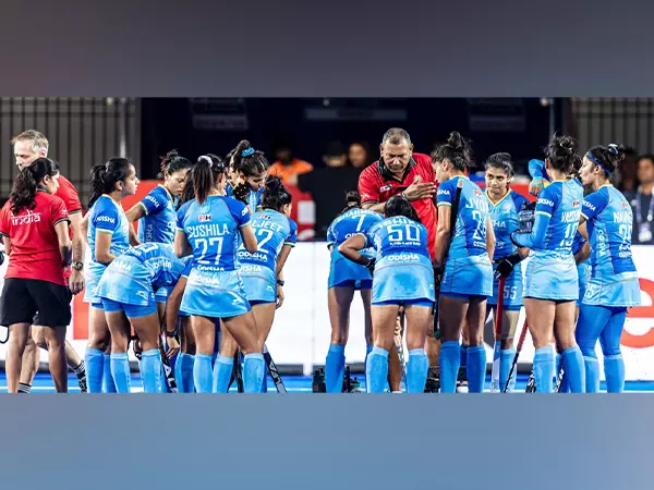 FIH Hockey Pro League: भारतीय महिला टीम स्पेन से 3-4 से हारी FIH Hockey Pro League: भारतीय महिला टीम स्पेन से 3-4 से हारी