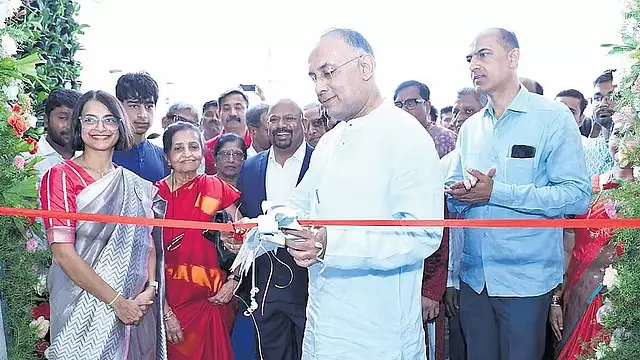 Karnataka: मंत्री दिनेश गुंडू राव ने बागलकोट में 100 बिस्तरों वाले अस्पताल का उद्घाटन किया Karnataka: मंत्री दिनेश गुंडू राव ने बागलकोट में 100 बिस्तरों वाले अस्पताल का उद्घाटन किया