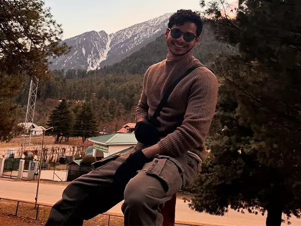 Ishaan Khatter ने कश्मीर में कुछ खास के लिए शूटिंग की Ishaan Khatter ने कश्मीर में कुछ खास के लिए शूटिंग की