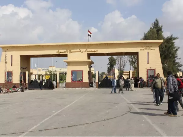 पांच भारी उपकरण वाहन पहली बार राफा क्रॉसिंग के माध्यम से Gaza में प्रवेश करते हैं पांच भारी उपकरण वाहन पहली बार राफा क्रॉसिंग के माध्यम से Gaza में प्रवेश करते हैं