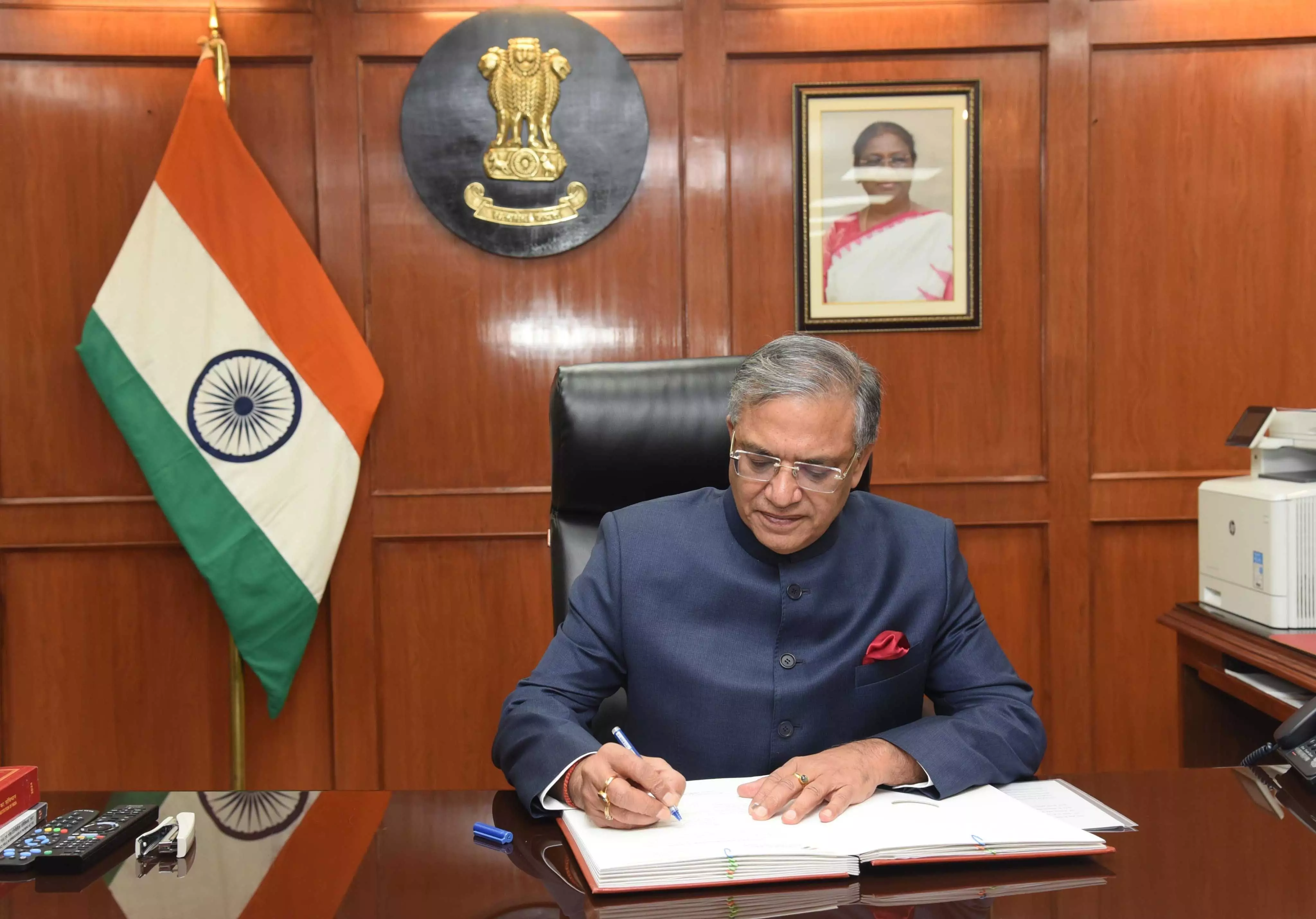 नवनियुक्त मुख्य चुनाव आयुक्त ज्ञानेश कुमार ने कार्यभार संभाला, जानें IAS के बारे में सब कुछ नवनियुक्त मुख्य चुनाव आयुक्त ज्ञानेश कुमार ने कार्यभार संभाला, जानें IAS के बारे में सब कुछ
