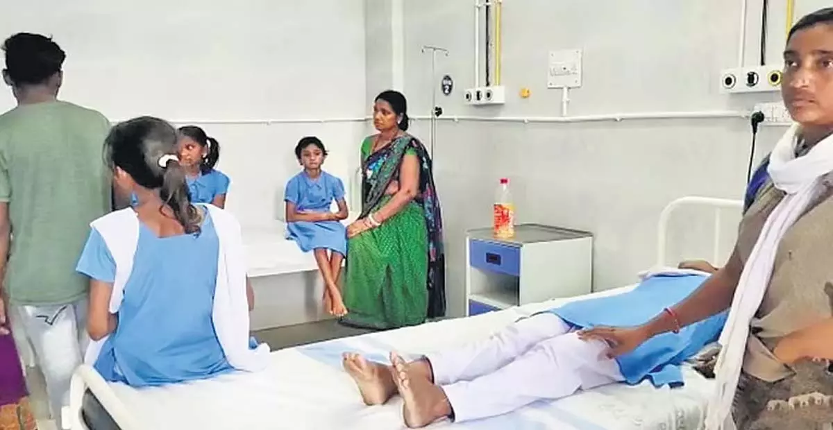 Odisha: सुंदरगढ़ में मध्याह्न भोजन खाने से 34 छात्र बीमार पड़े Odisha: सुंदरगढ़ में मध्याह्न भोजन खाने से 34 छात्र बीमार पड़े