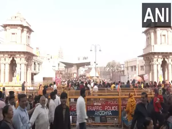 महाकुंभ के बाद राम लला के दर्शन के लिए Ayodhya में बड़ी संख्या में श्रद्धालु उमड़े महाकुंभ के बाद राम लला के दर्शन के लिए Ayodhya में बड़ी संख्या में श्रद्धालु उमड़े
