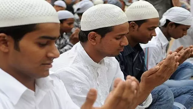 Ramzan: तेलंगाना सरकार ने मुस्लिम कर्मचारियों को एक घंटा पहले छुट्टी की अनुमति दी Ramzan: तेलंगाना सरकार ने मुस्लिम कर्मचारियों को एक घंटा पहले छुट्टी की अनुमति दी
