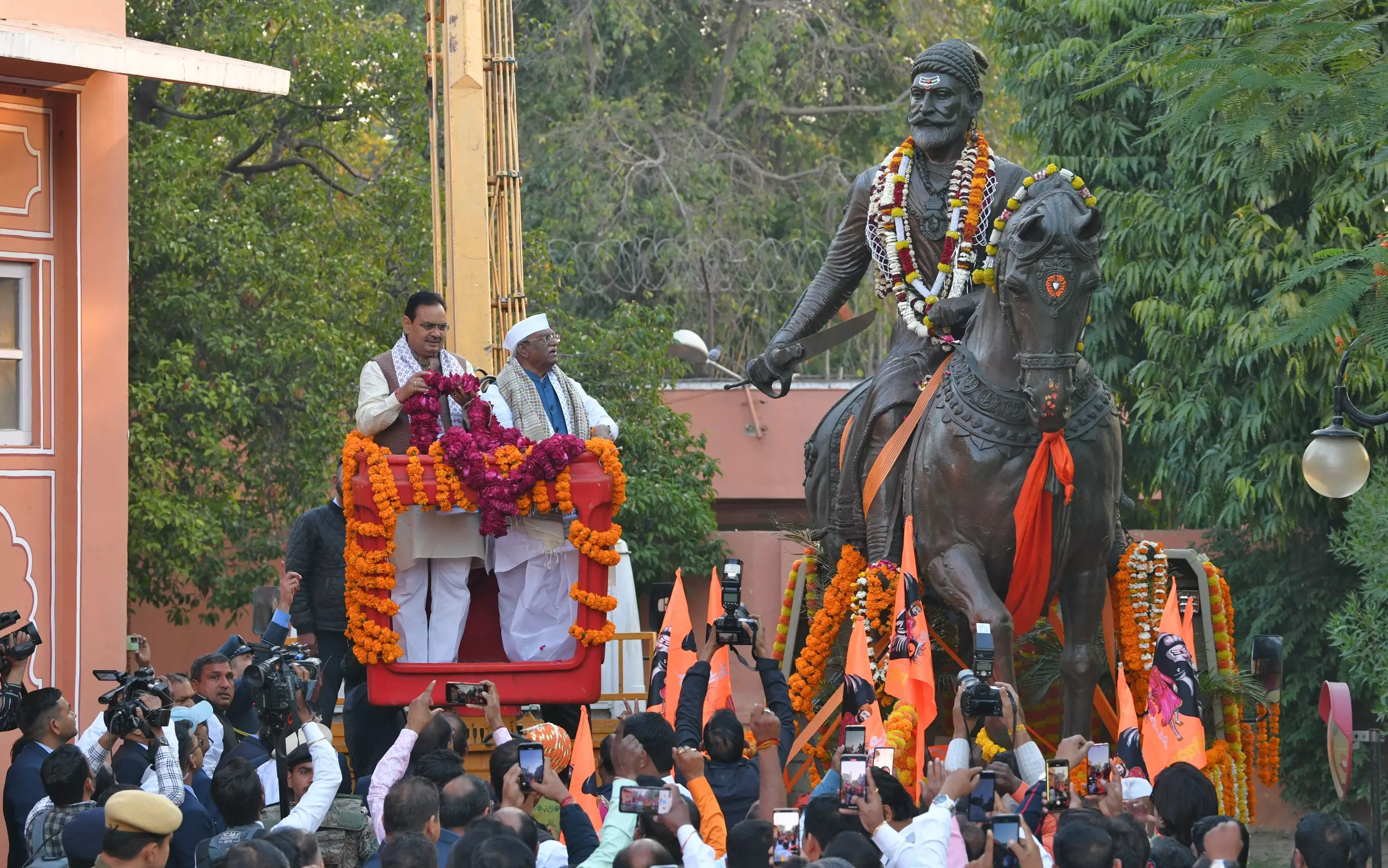 Jaipur: राज्यपाल बागडे और मुख्यमंत्री शर्मा ने किया शिवाजी शोभायात्रा का अभिनंदन Jaipur: राज्यपाल बागडे और मुख्यमंत्री शर्मा ने किया शिवाजी शोभायात्रा का अभिनंदन