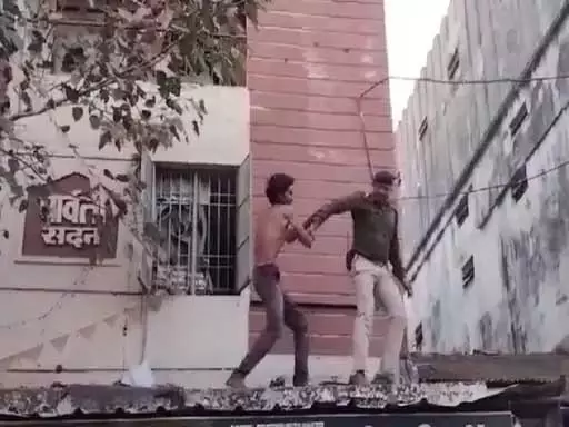 एक सिरफिरे ने किया Police की नाक में दम, छूट गए पसीने एक सिरफिरे ने किया Police की नाक में दम, छूट गए पसीने