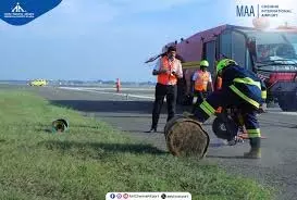 हवाई अड्डे पर आपातकालीन सेवाएं उन्नत की गईं हवाई अड्डे पर आपातकालीन सेवाएं उन्नत की गईं
